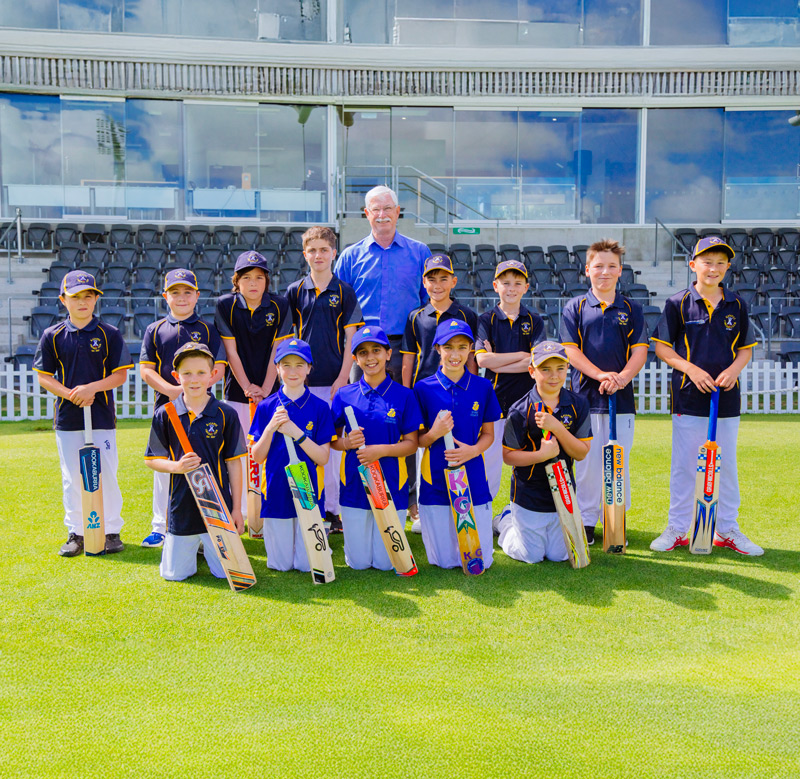 Sir Richard Hadlee and Young cricketers